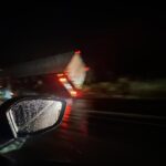 DENİZLİ (İHA) – Bulsan’da fırtına nedeniyle devrilen yüksek gerilim hattı elektrik kesintisine yol açtı.