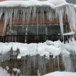 Yüksekova’da Dondurucu Soğuklar ve Kar Yağışı Sonrası Buz Sarkıtları Oluştu