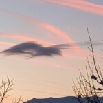 Yüksekova’da gün batımında rüzgarla şekil alan bulut, izleyicileri şaşırttı.