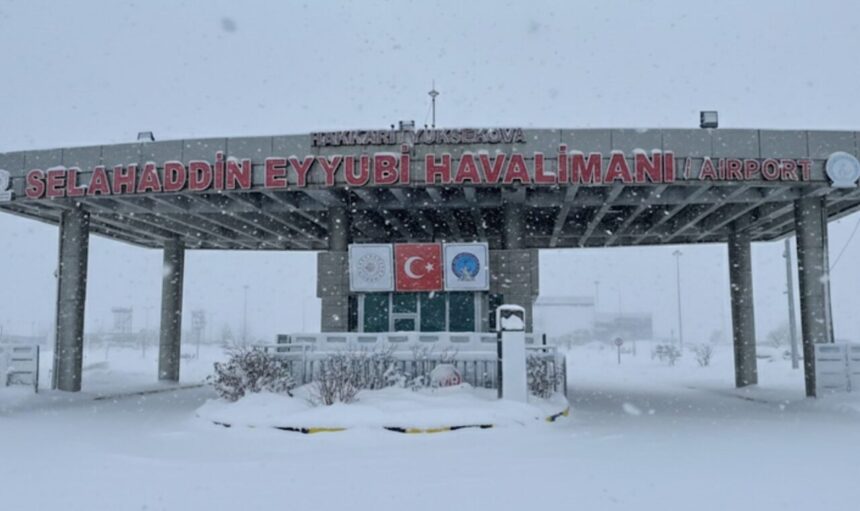 Yüksekova’da yoğun kar ve sis nedeniyle Ankara-Yüksekova uçuşları iptal edildi. Yüksekova’da yoğun kar ve sis nedeniyle Ankara-Yüksekova uçuşları iptal edildi.