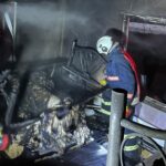 Yüksekova kırsalında odun sobası sebebiyle çıkan yangında 4 çocuk hastaneye sevk edildi.