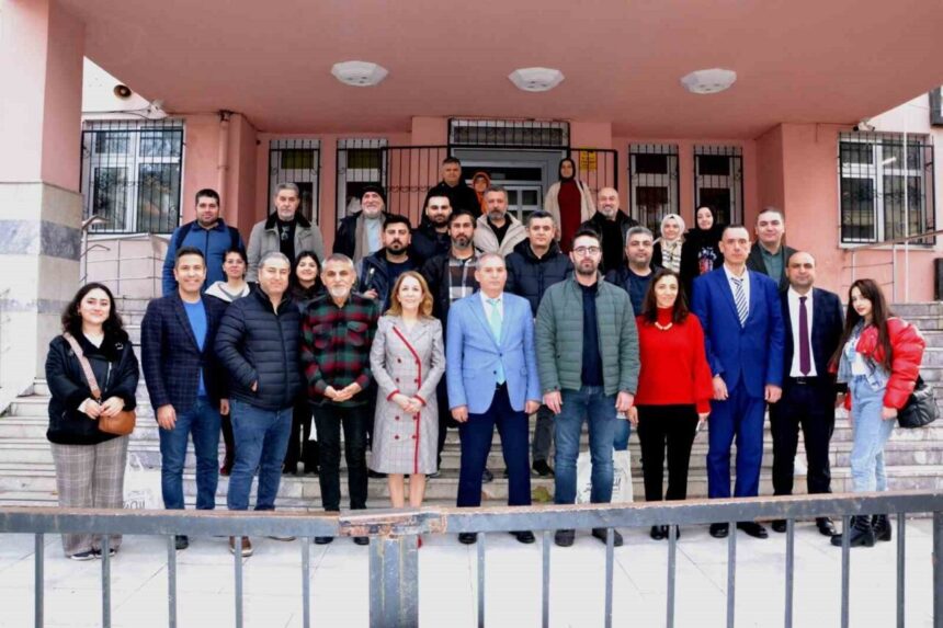 Yunusemre Halk Eğitimi Merkezi’nde Çalışan Gazeteciler Günü kutlandı ve basın mensuplarına teşekkür edildi. Yunusemre Halk Eğitimi Merkezi’nde Çalışan Gazeteciler Günü kutlandı ve basın mensuplarına teşekkür edildi.