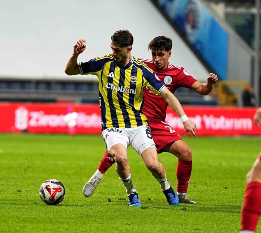 Ziraat Türkiye Kupası C Grubu 2. hafta mücadelesinde Fenerbahçe, Beyoğlu Yeni Çarşı ile karşılaşıyor. İlk yarı 0-0 sona erdi. Ziraat Türkiye Kupası C Grubu 2. hafta mücadelesinde Fenerbahçe, Beyoğlu Yeni Çarşı ile karşılaşıyor. İlk yarı 0-0 sona erdi.