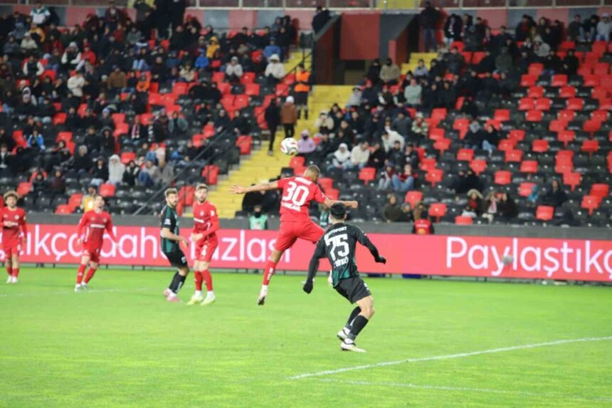 Gaziantep FK, Türkiye Kupası C Grubu 2. hafta maçında Kocaelispor’u 1-0 yendi. Gaziantep FK, Türkiye Kupası C Grubu 2. hafta maçında Kocaelispor’u 1-0 yendi.