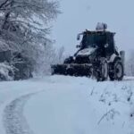 Zonguldak’ta yoğun kar yağışı nedeniyle 82 köy yolu ulaşıma kapandı. Mücadele çalışmaları başladı.