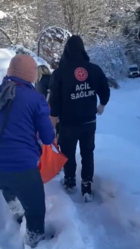 Bartın-Karabük sınırındaki Alabaş-Nebioğlu-Demirköprü mevkisinde, evde bakım hastasına sağlık ekipleri müdahale etti.